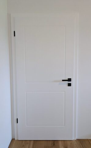 Innentüre weiß lackiert mit 2 imitiertem Füllungen